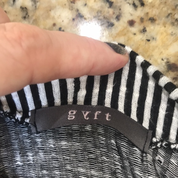 Cardigan size small - Picture 6 of 7